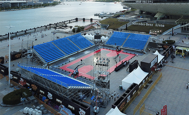 Liri Tent für ein Basketballspiel