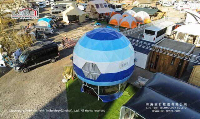 Luxuriöses Glamping-Zelt mit Heißluftballon