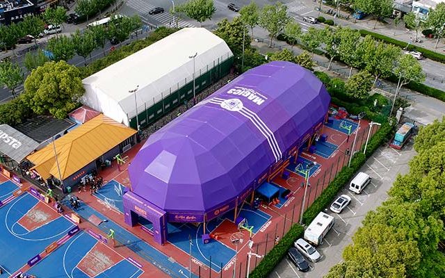 Veranstaltungszelt für einen überdachten Basketballplatz (20 × 50)