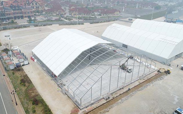 Video zur Aufbauanleitung für ein 50 m langes Polygon-Top-Veranstaltungszelt für den Außenbereich