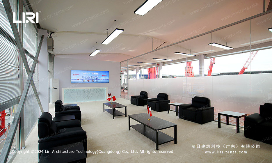 Multi level structure for exhibition spaces