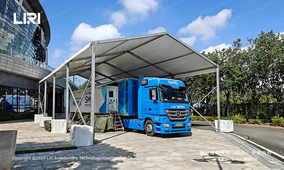 Security checkpoint tent by Liri